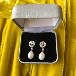 Gorgeous Pearl Drop Earrings 10K Gold Fresh Water